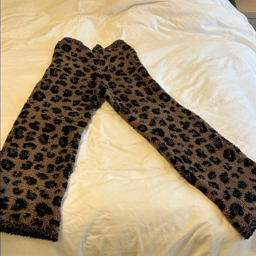 SKIMS Leopard Print Fuzzy lounge pant - Picture 3 of 4